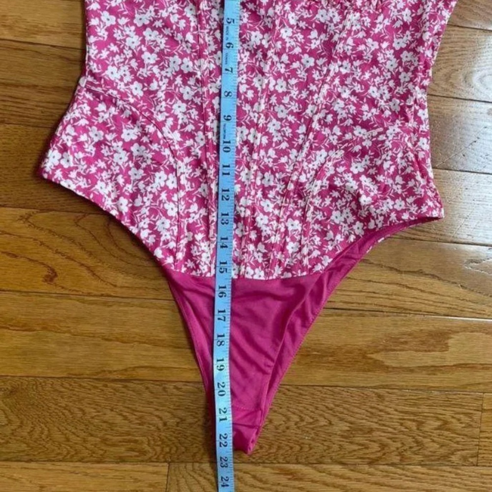 NWT Beautiful and Flirty Zara Pink Floral Bodysuit - Picture 14 of 14